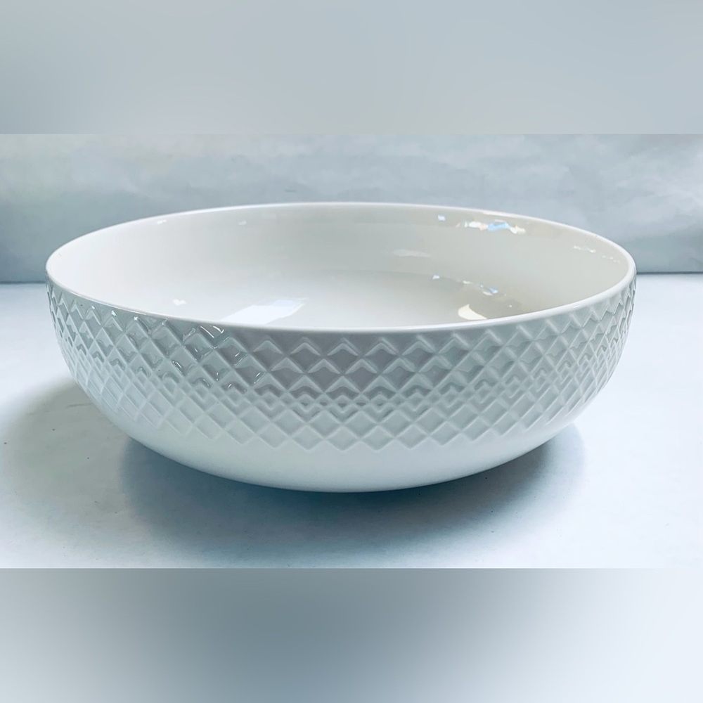 Mikasa Jenna Serving Bowl 10 inch round Elegant White Ceramic